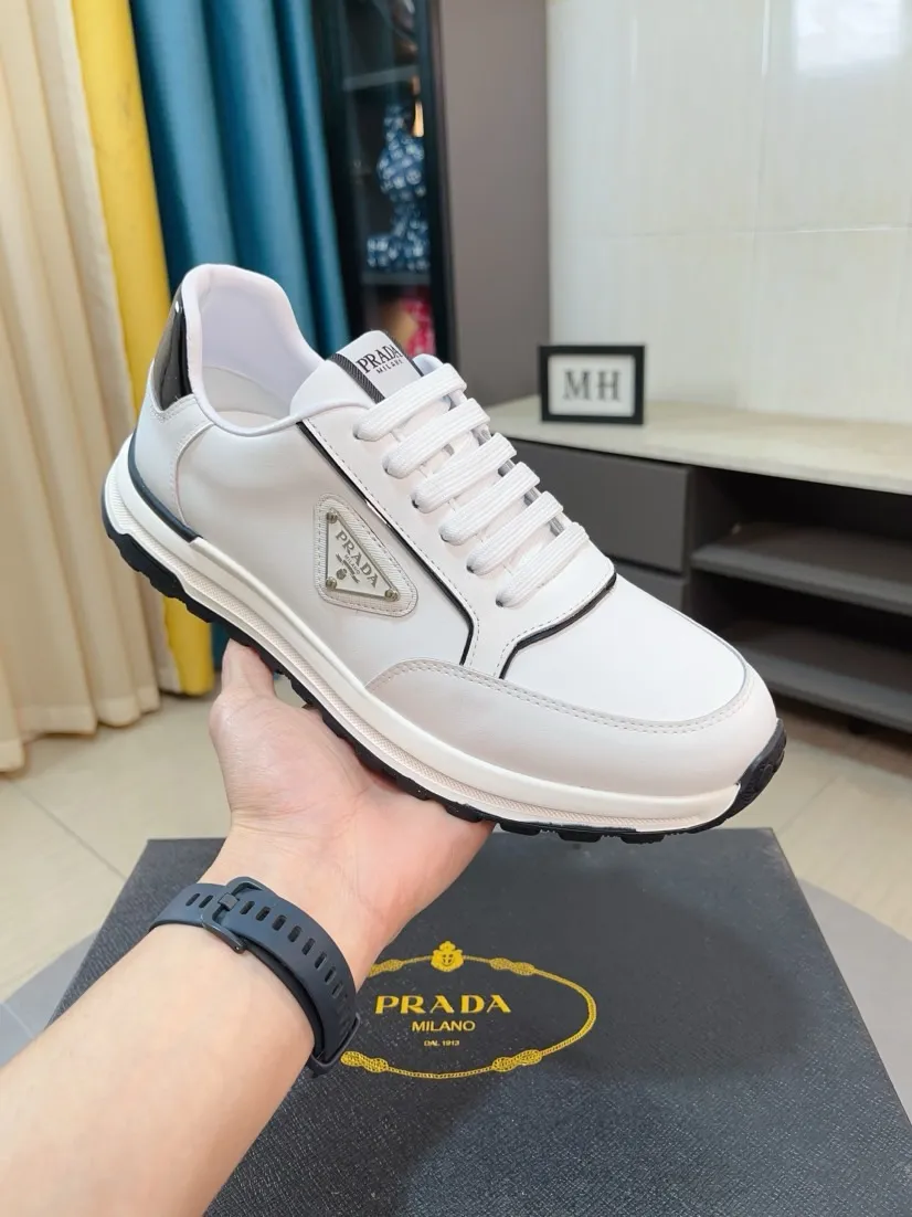 Men's shoes 💰420🌹🌹High-quality new Prada counters are launched simultaneously. The new men's shoes and 😘fabrics are selected from imported mesh and glue-spraying technology. Imported cowhide lining. 👍🏿High-end☄️Open-molded non-slip rubber outsole, exquisite lines, simple and elegant, comfortable and high-end for leisure travel. Code number: 38 to 44
